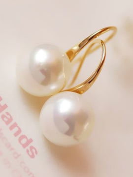 Simple pearl earrings for women
